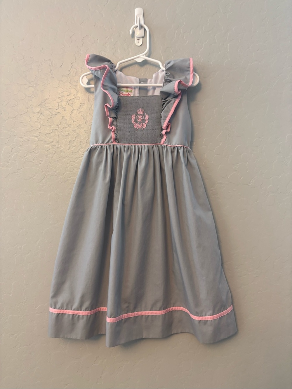 Smocked sweets gray and pink smocked bee ruffle sleeve dress size 5